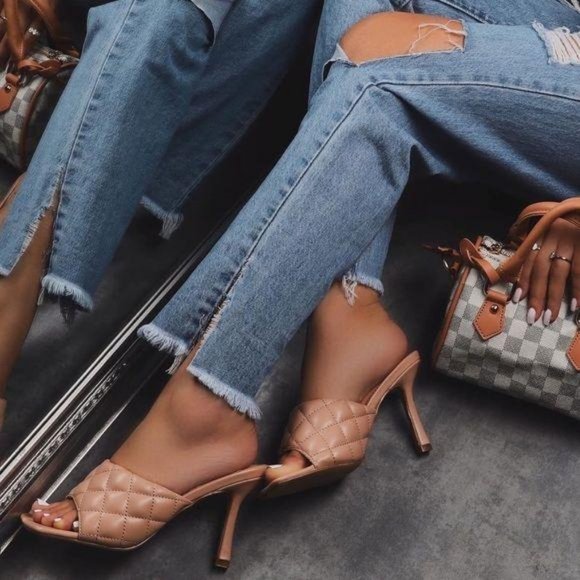 !! LIMITED !! SQUARE TOE Quilted Mules in Nude - Picture 5 of 9